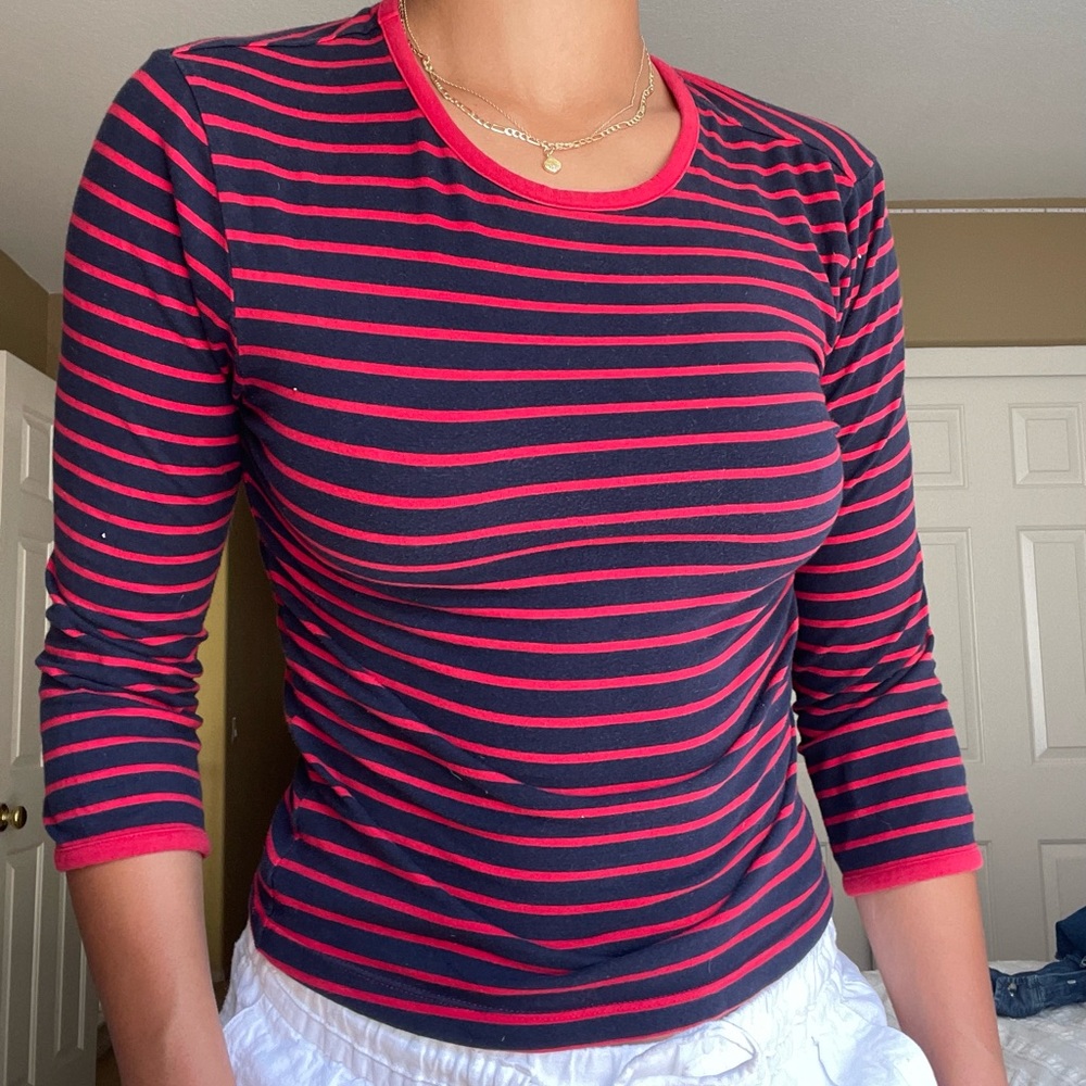 Navy blue and red striped long sleeve 🌹🌑